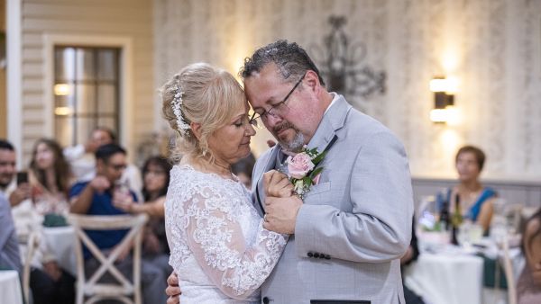 15 Songs You Need to Choose for Your Wedding